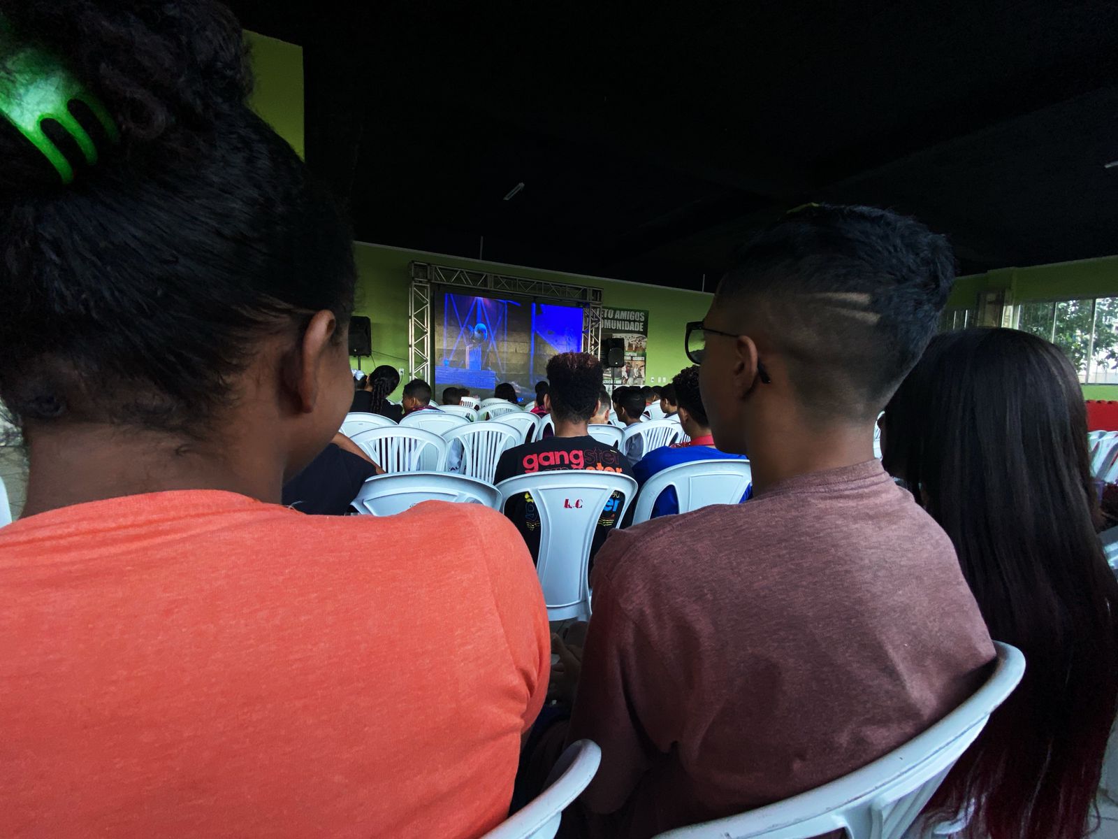 Cinema nos Bairros é sucesso também no Centro Prefeitura de Angra dos