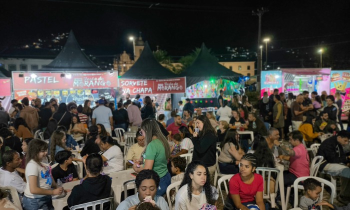 Festa do Morango movimenta o feriado com grande público no Cais Santa Luzia