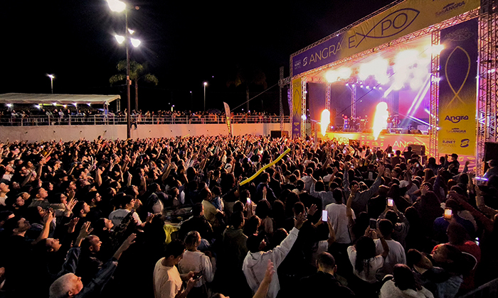 Primeira noite da Angra Expo tem louvor, emoção e muita alegria