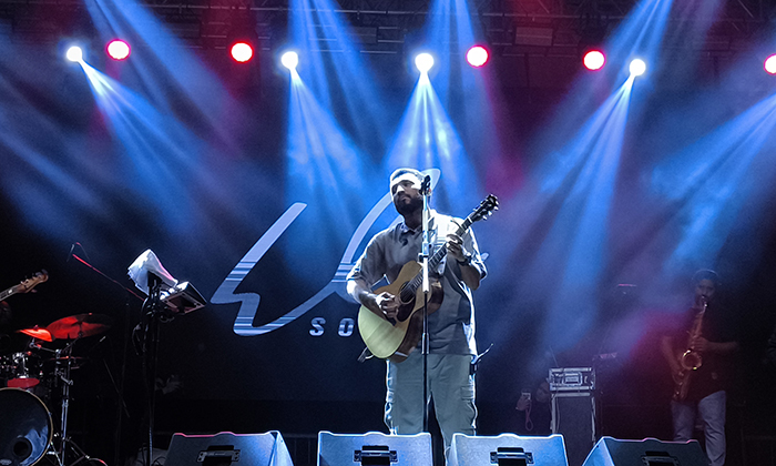 Segunda noite da Angra Expo anima a Praia do Anil com show emocionante de Eli Soares