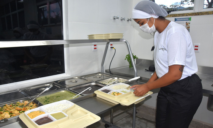 Capa da notícia: Cozinha do HMJ completa um ano com mais de 269 mil refeições produzidas