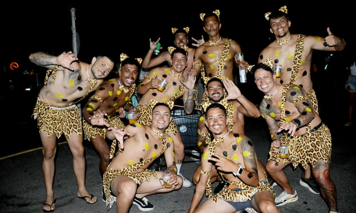 Capa da notícia: Segundo dia de desfiles reafirma força do maior carnaval de rua do interior do estado