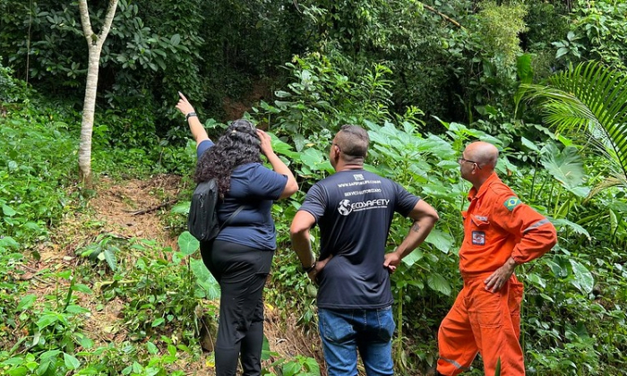 Capa da notícia: Encostas e outras áreas sensíveis de Angra são vistoriadas após chuvas intensas