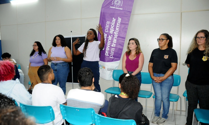 Capa da notícia: Palestra sobre relacionamento abusivo mobiliza estudantes em Angra