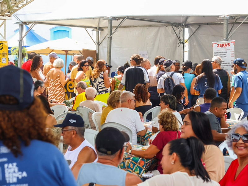 Capa da notícia: Festa do Peixe com Banana é sucesso de público e valoriza tradição de Angra