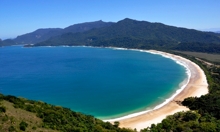 Capa da notícia: Angra dos Reis se destaca no turismo nacional com prêmio para Lopes Mendes
