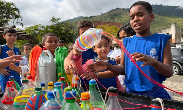 Capa da notícia: Programa EcoMirins fortalece a cidadania e educação ambiental nas praças de Angra