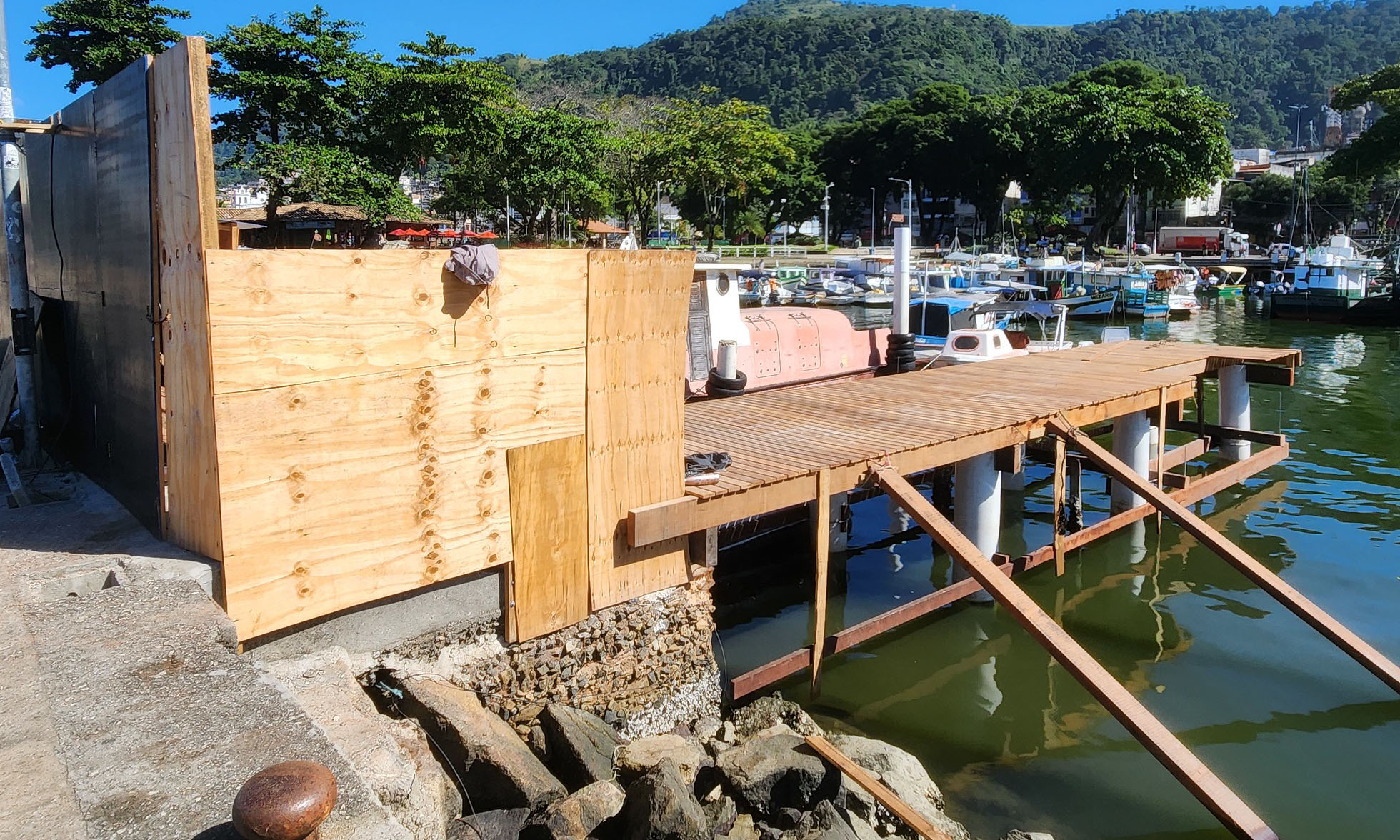 Capa da notícia: Prefeitura de Angra avança com revitalização  de dois cais na região central
