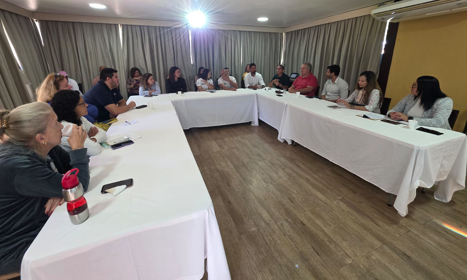 Capa da notícia: Fórum da Costa Verde debate ações para fortalecer o turismo regional