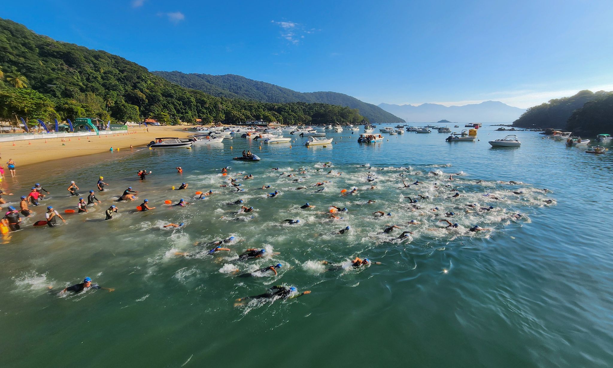 Capa da notícia: XTERRA Ilha Grande reúne mais de 3 mil competidores e movimenta a Vila do Abraão