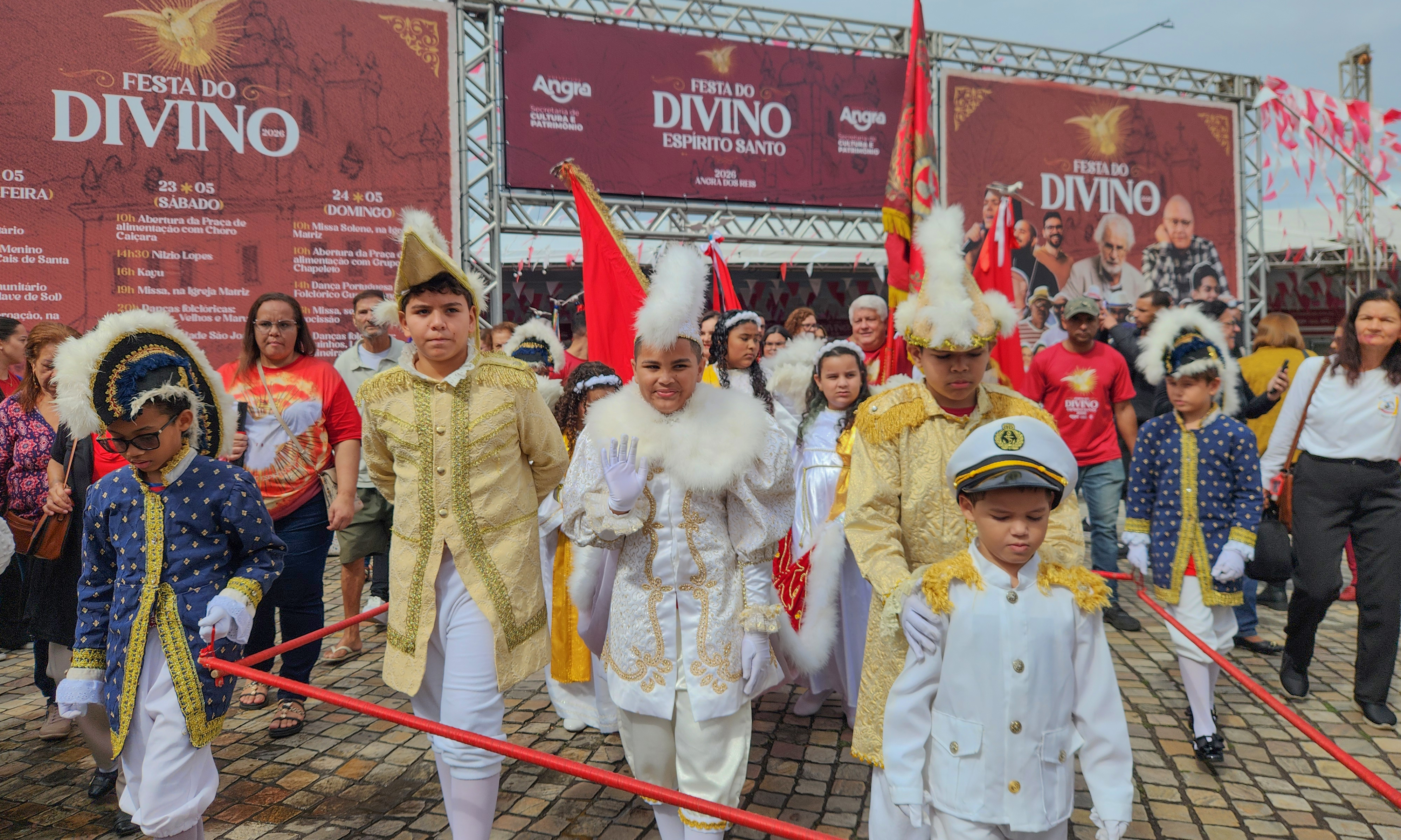 Capa da notícia: Começa a Festa do Divino em Angra dos Reis