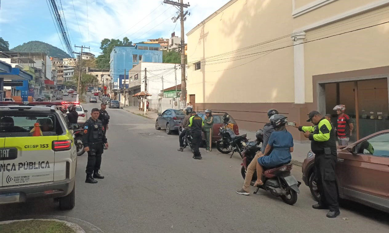 Capa da notícia: Operações integradas apreendem 23 veículos irregulares em Angra