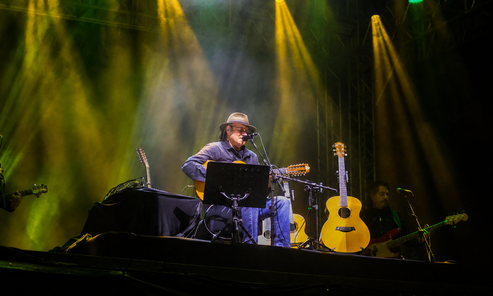 Capa da notícia: Almir Sater emociona público do Festival de Música e Ecologia da Ilha Grande