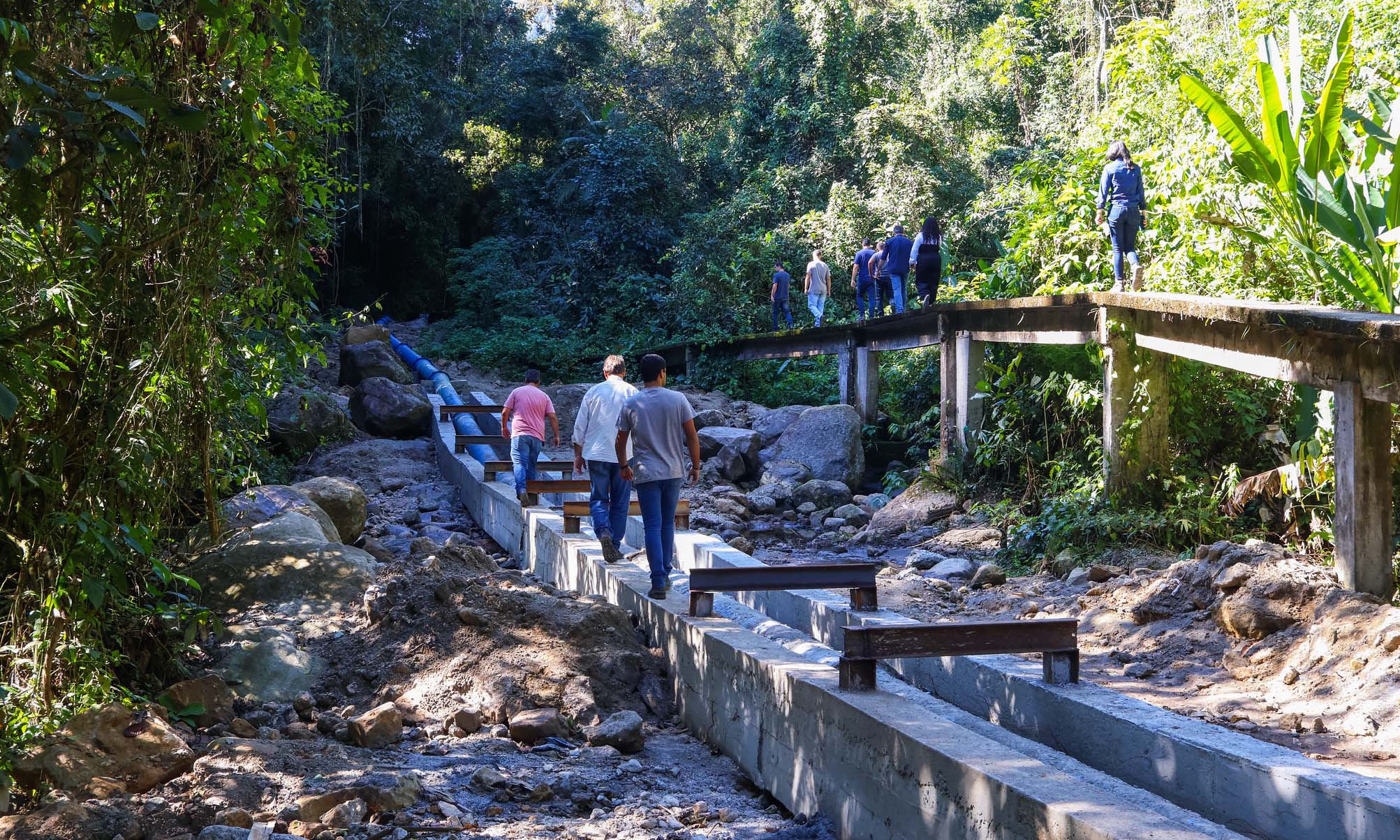 Capa da notícia: Mais Água em Angra desperta interesse e recebe visita técnica do prefeito de Itatiaia