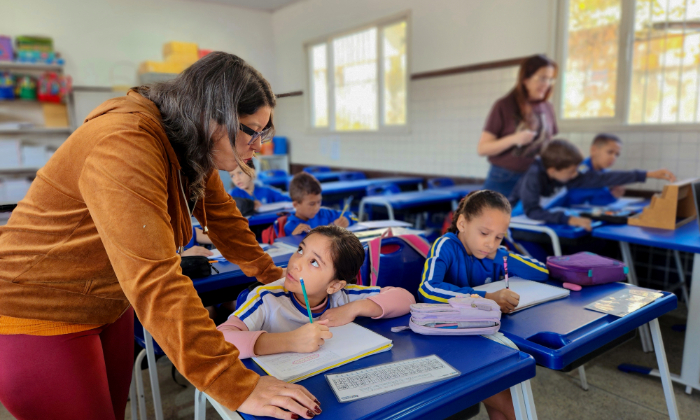 Capa da notícia: Segundo semestre letivo começa para mais de 26 mil alunos em Angra