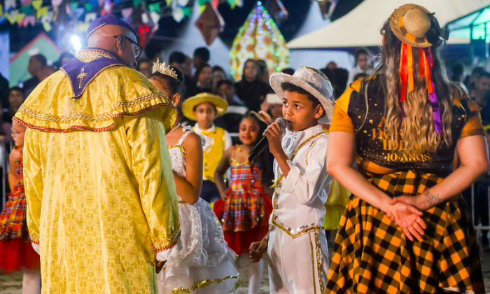 Primeira noite do Arraiá da Cidade reúne tradição, música e cultura