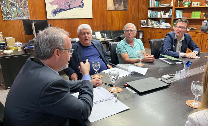 Capa da notícia: Prefeitura de Angra e Estado definem início do projeto de saneamento na Ilha Grande