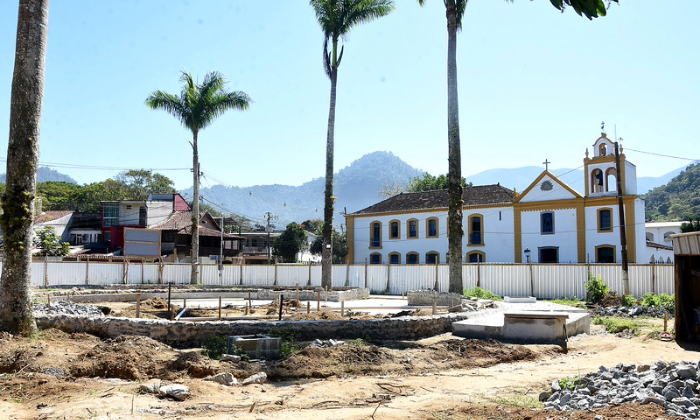 Capa da notícia: Prefeitura amplia investimentos em quadras, praças e espaços de convivência em Angra