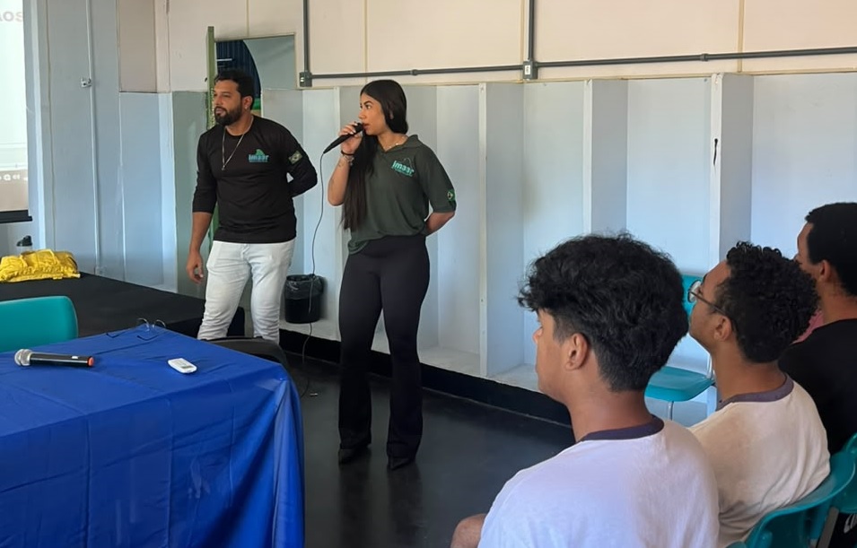 Capa da notícia: Educação para o bem-estar animal chega a mais uma escola de Angra