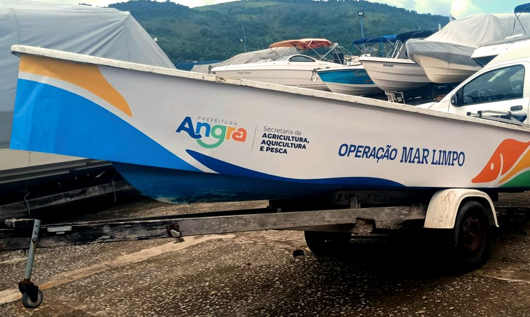 Capa da notícia: Angra inicia ação para retirada diária de resíduos do mar da orla central