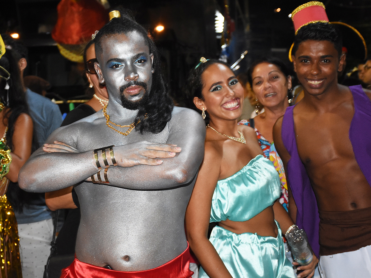 Blocos Feliz Idade e dos Artistas abrem o Carnaval em Angra - Prefeitura de  Angra dos Reis