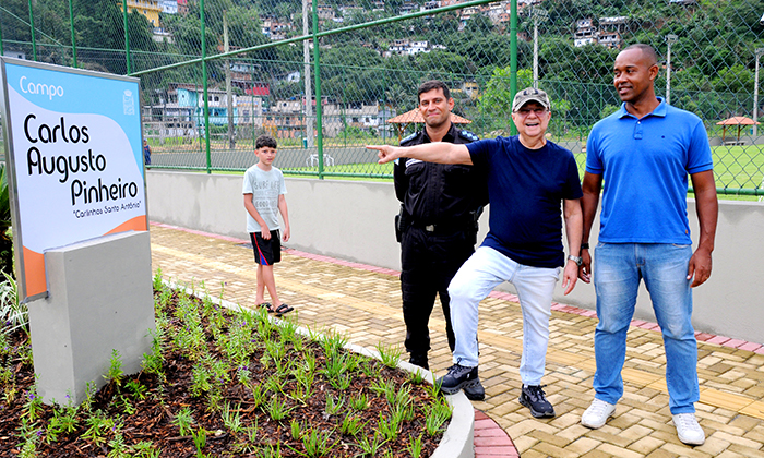 Moradores do Frade ganham novo campo de futebol